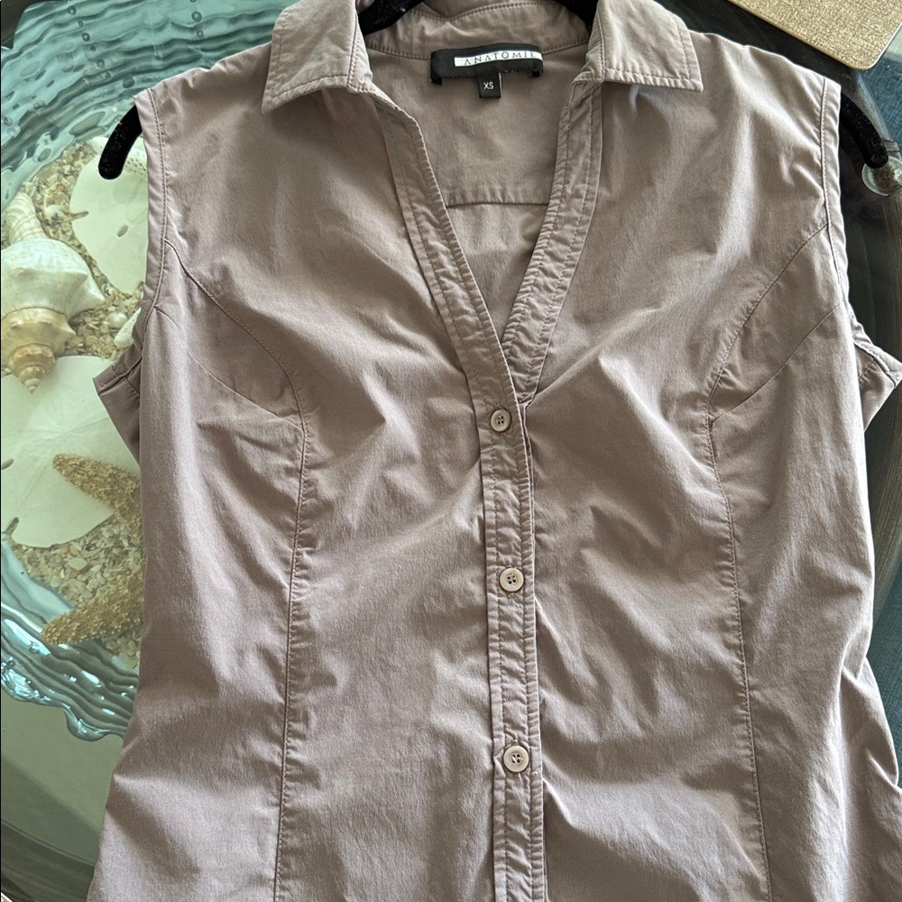 Anatomie Button Down Fitted Sleeveless Shirt